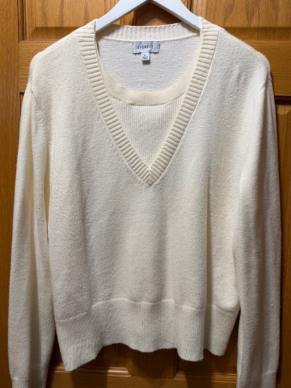 Evereve Textured V‑Neck Cream Sweater – Size Large - Picture 1 of 3